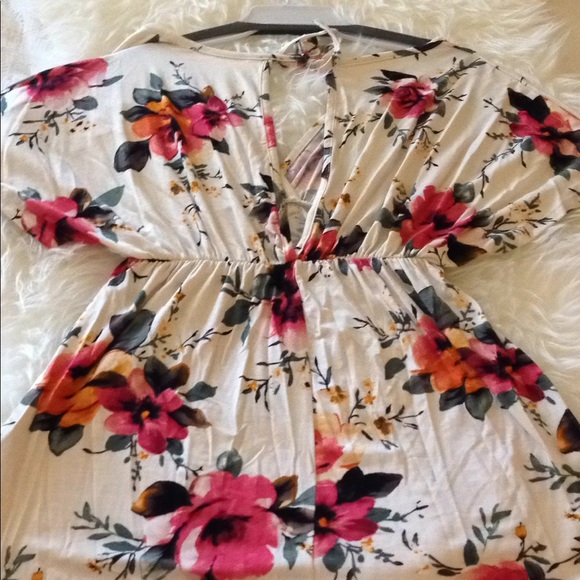 LAST 1! Ivory Floral Maxi dress - Picture 5 of 7